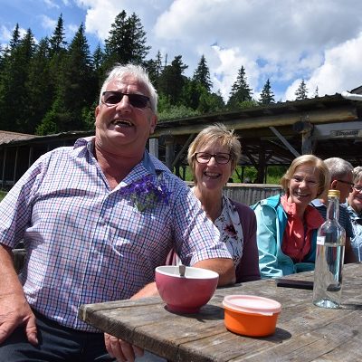 Die Zuschauer erfreut das Ständli der Ortsmusik Rüediswil Die Zuschauer erfreut das Ständli der Ortsmusik Rüediswil