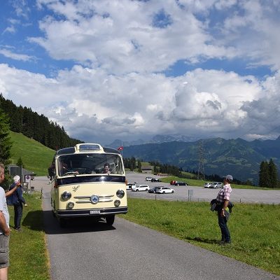 OMR wandert, der Bus fährt alleine ans Ziel OMR wandert, der Bus fährt alleine ans Ziel