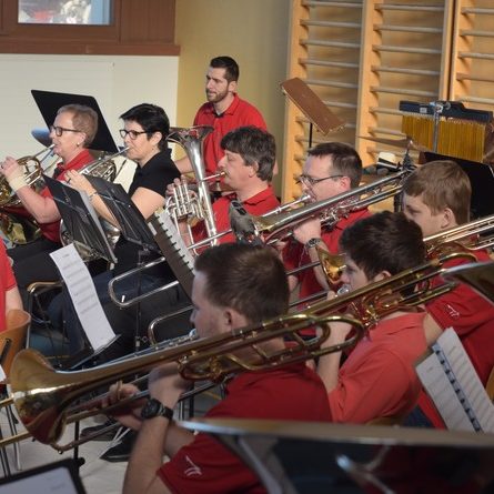 Am Kinderkonzert erfreut die OMR die jungen Zuhöer/innen
