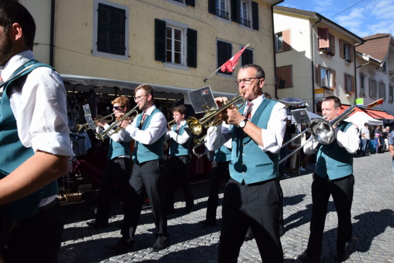 Läset-Sunntig Erlach Ortsmusik Rüediswil spielt tolle Märsche
