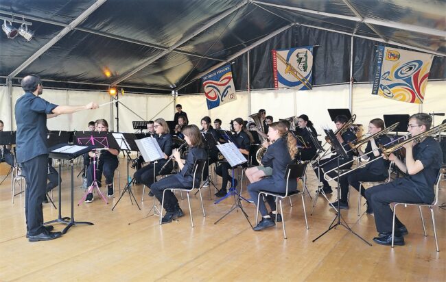 Die Jungmusik Rottal spielt unter der Leitung von Renato Spengelere