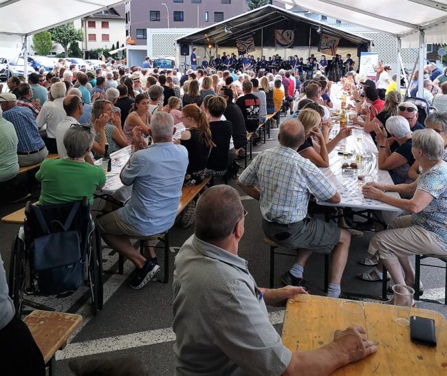 Viele Leute werden am Blasmusik OpenAir 2024 Ruswil erwartet