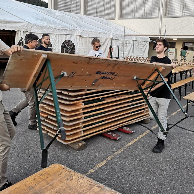Unterstützung beim Aufstellen durch JuwaRu