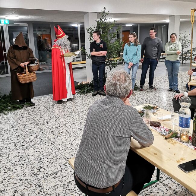 St. Niklaus bei der Ortsmusik Rüediswil