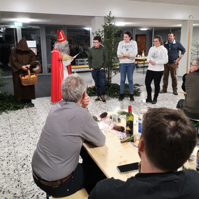 St. Niklaus begrüsst die Neumitglieder