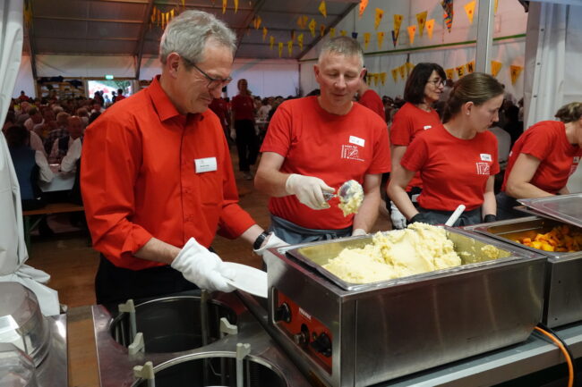 Luzerner Kantonal-Musiktag Ruswil 2023 Helfer im Einsatz