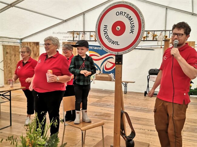 Kilbi Rüediswil 2023 der Ortsmusik Rüediswil: beliebtes Lebkuchendrehen