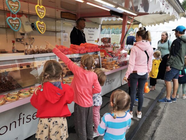 Kilbi Rüediswil der Ortsmusik Rüediswil: Feine Schleckereien am Confiserie Stand