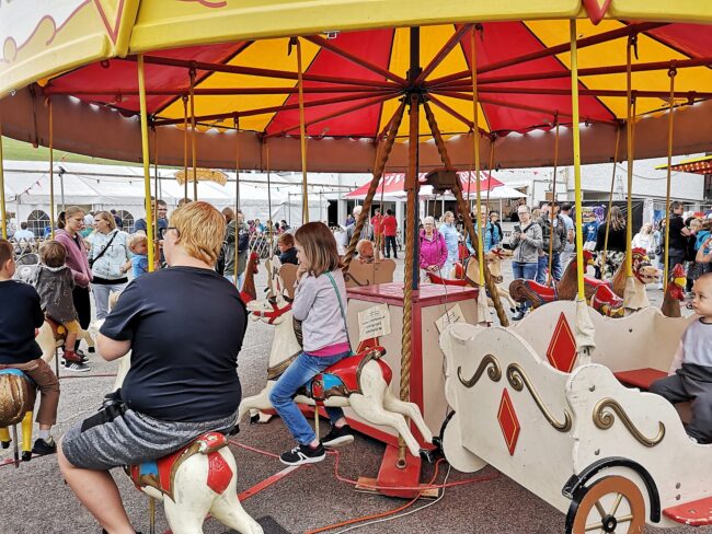 Kilbi Rüediswil der Ortsmusik Rüediswil: Freude herrscht auf dem Karussell.