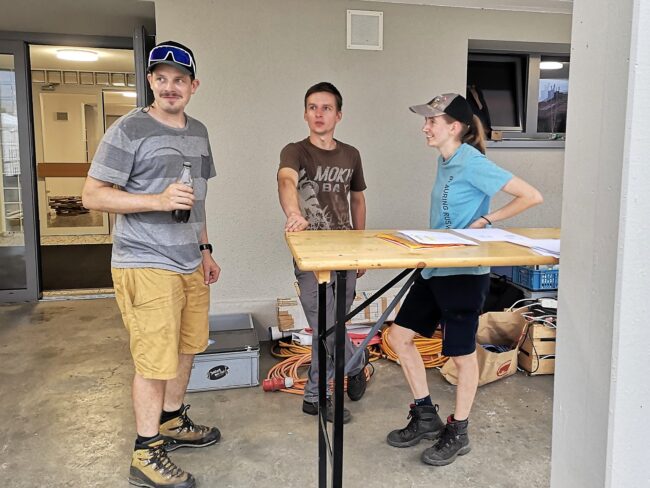 Aufstellen der Kilbi Rüediswil durch die Ortsmusik Rüediswil.