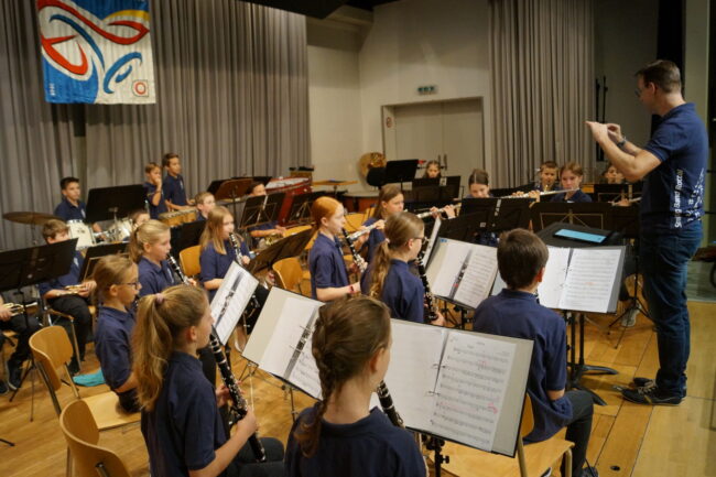 Die Smilingband Rottal eröffnet die Jahreskonzerte der Ortsmusik Rüediswil am Sonntag 5. November 2023