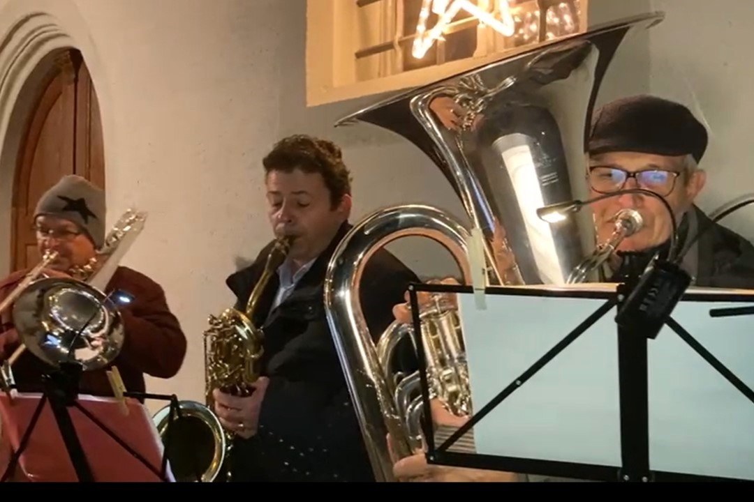 Weihnachtszauber der Ortsgemeinschaft Rüediswil mit einer Kleinformation der Ortsmusik