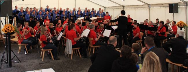 Beim Restaurant Lamm in Buholz führte im Juni 2014 die Ortsmusik Rüediswil zusammen mit dem Männerchor Ruswil ein Matineekonzert durch.