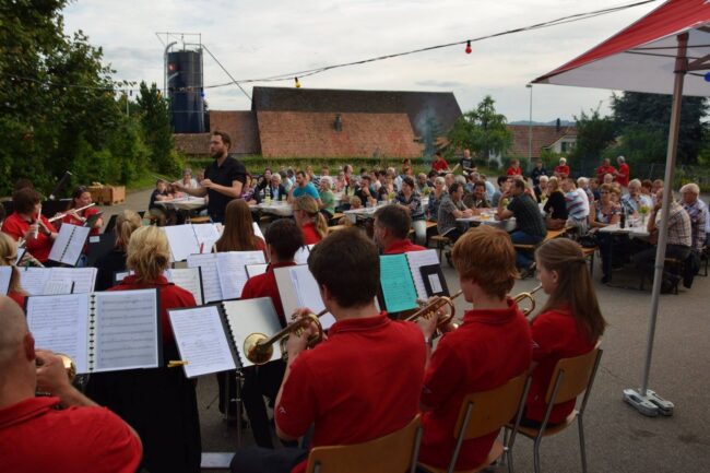 IM Juni 2017 gab die Ortsmusik Rüediswil auf dem Schulhausplatz Rüediswil ein kleines Dorfkonzert.