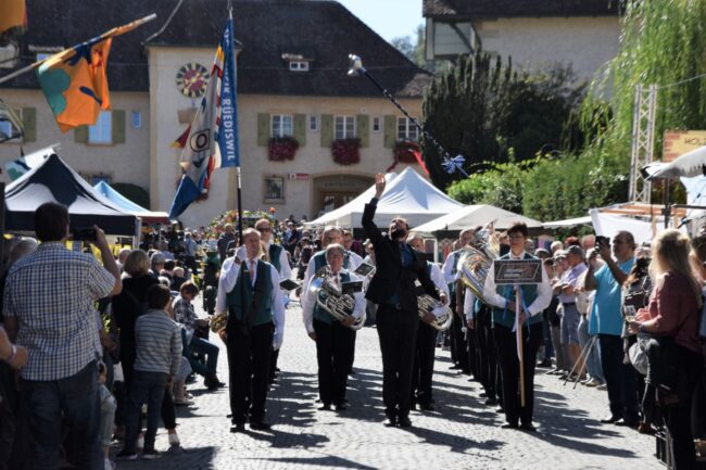 Im Jahr 2019 reiste die Ortsmusik Rüediswil nach Erlach (BE) und spielte am Läset Sunntig.