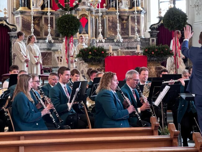 Begleitung der Palmsonntagsmesse durch die Ortsmusik Rüediswil in der Kirche Ruswil