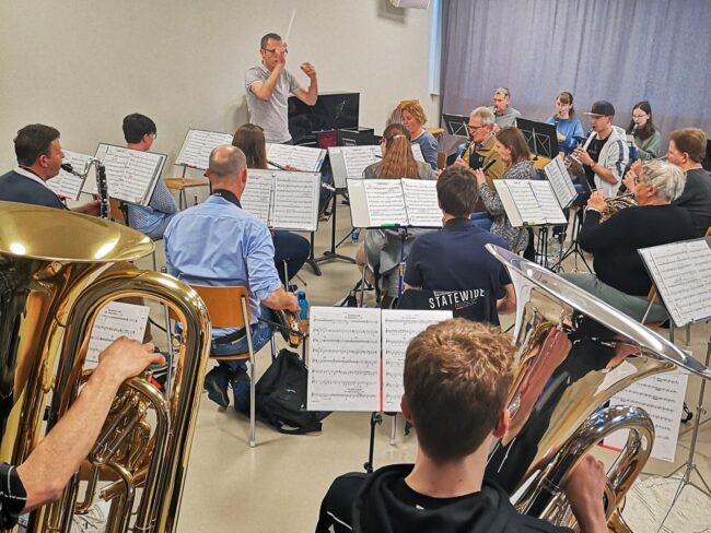 Die Ortsmusik Rüediswil probt für den Luzerner Kantonal Musiktag Wolhusen