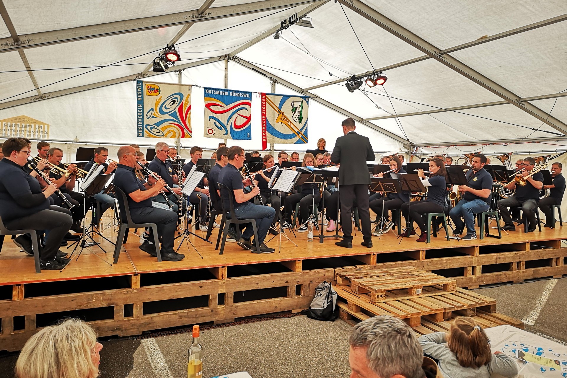 Am 22. Juni 2024 fand in Ruswil auf dem Märtplatz das zweite Blasmusik OpenAir statt. Bergmusik Sigigen unter der Leitung von Philip Ugolini