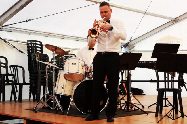 Am 22. Juni 2024 fand in Ruswil auf dem Märtplatz das zweite Blasmusik OpenAir statt. Flügelhorn Solo von Martin Bättig