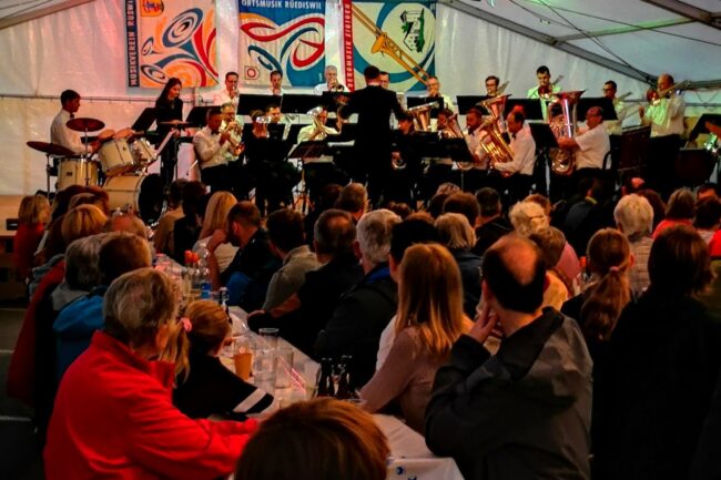 Am 22. Juni 2024 fand in Ruswil auf dem Märtplatz das zweite Blasmusik OpenAir statt. Auftritt des Musikverein Ruswil.