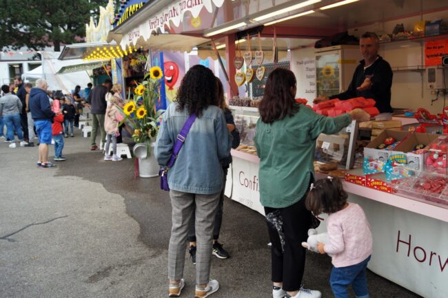 Kilbi 2024: Der Magenbrot-Stand der Bäckerei Scherrer bot am Sonntag leckere Süssigkeiten an.