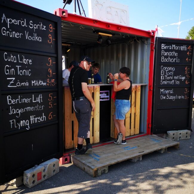 An der Bar konnten sich die Gäste einen feinen Drink zubereiten lassen.