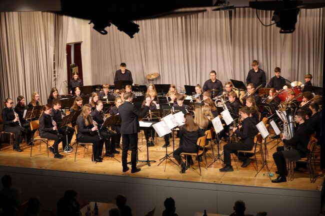 Die Jungmusik Rottal eröffnete den Vortrag der Ortsmusik Rüediswil am Sonntag. 10. November