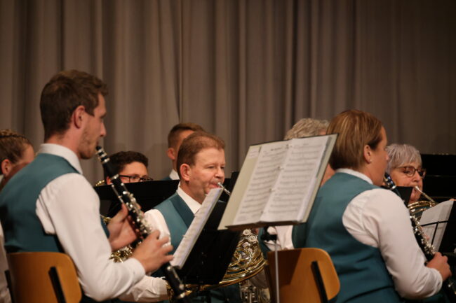 Mit einer Radiosendung wurde das 75 Jahr-Jubiläum Ortsmusik Rüediswil am Konzert 2024 gefeiert.