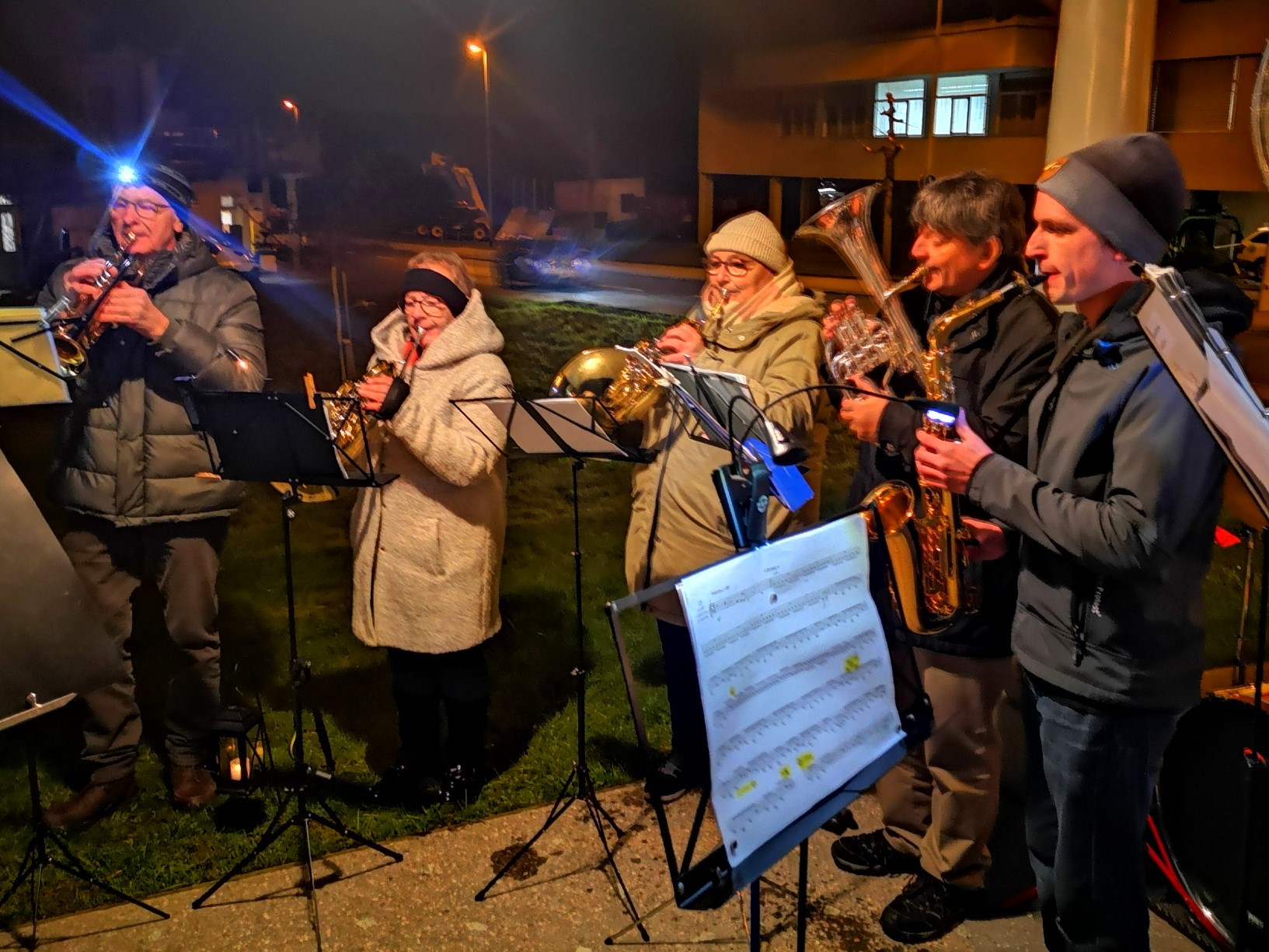 Weihnachtszauber 2024 mit Kleinformation der Ortsmusik Rüediswil