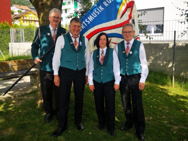 Drei verdiente Veteranen der Ortsmusik Rüediswil konnten in Sursee geehrt werden.