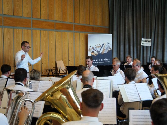 Vor dem Auftritt der Ortsmusik am Musikfest hatten wir eine kurze Vorprobe im Schulhaus Sursee.