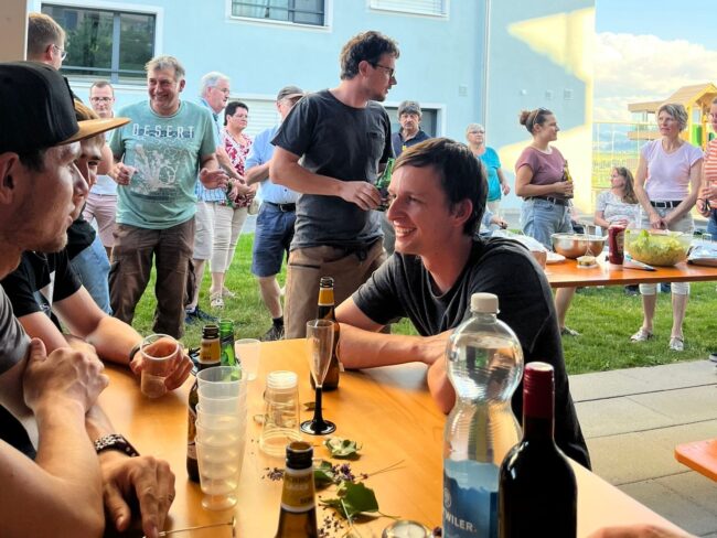 Rund 30 Musikantinnen, Musikanten und ihre Angehörigen liessen es sich bei dem warmen Sommerabend richtig gut gehen.