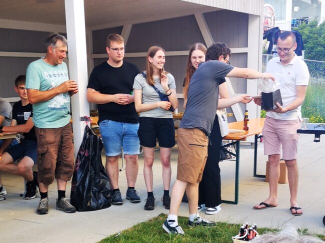 Lukas Bieri dankte Patrick Hummel für die Gastfreundschaft und die grosse Arbeit im vergangenen Halbjahr.