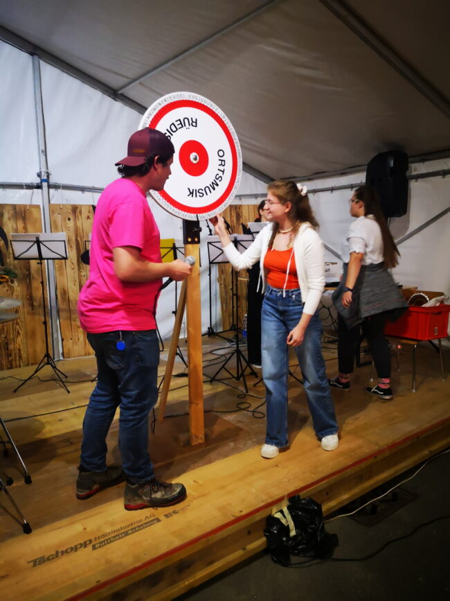 An der Kilbi Rüediswil wurde am Samstag und Sonntag je zwei Mal das Lebkuchendrehen durchgeführt.