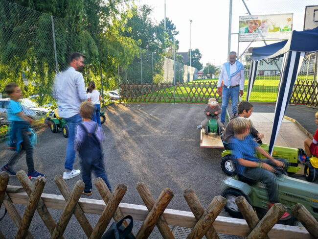 Die Ortsmusik organisierte die Chilbi Rüediswil 2025 in Ruswil. Der Kinder-Traktor Parcours war bei den Kleinsten sehr gefragt.