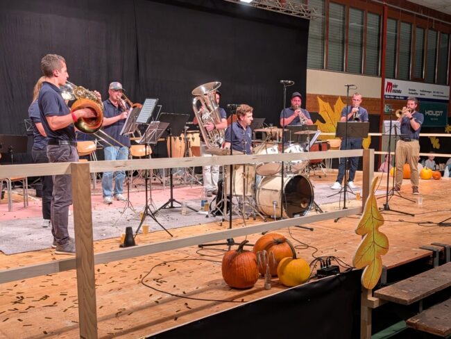 Den Abschluss der Konzertreihe am Fest der Ortsmusik machte die Brässbänd IX.