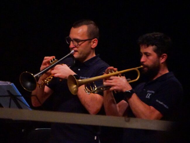 Der Dirigent der Ortsmusik Rüediwil, Patrick Hummel spielte in der Brässband IX am Herbstfest der OMR.
