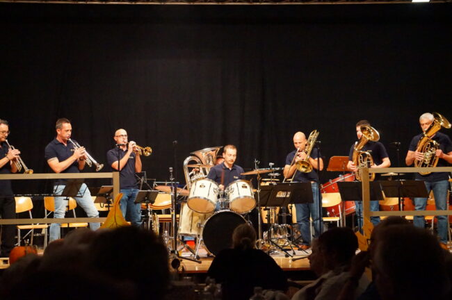 Die Kapelle Pomawalzka machte am Herbstfest der Blasmusik ihrem Namen (Polka, Marsch, Walzer) auf der Bühne alle Ehre.