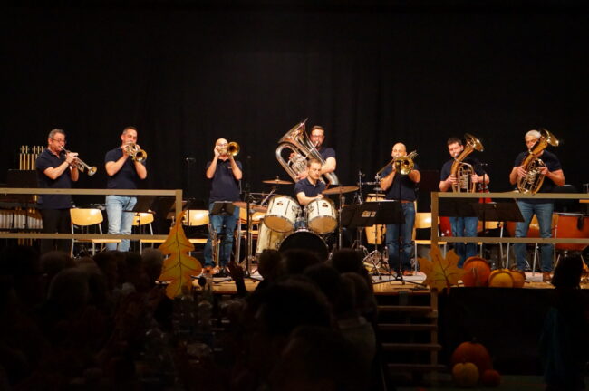 In der Mehrzweckhalle Ruswil spielte als fünfte Band die Kapelle Pomawalzka am Fest mit böhmisch-mährischer Musik