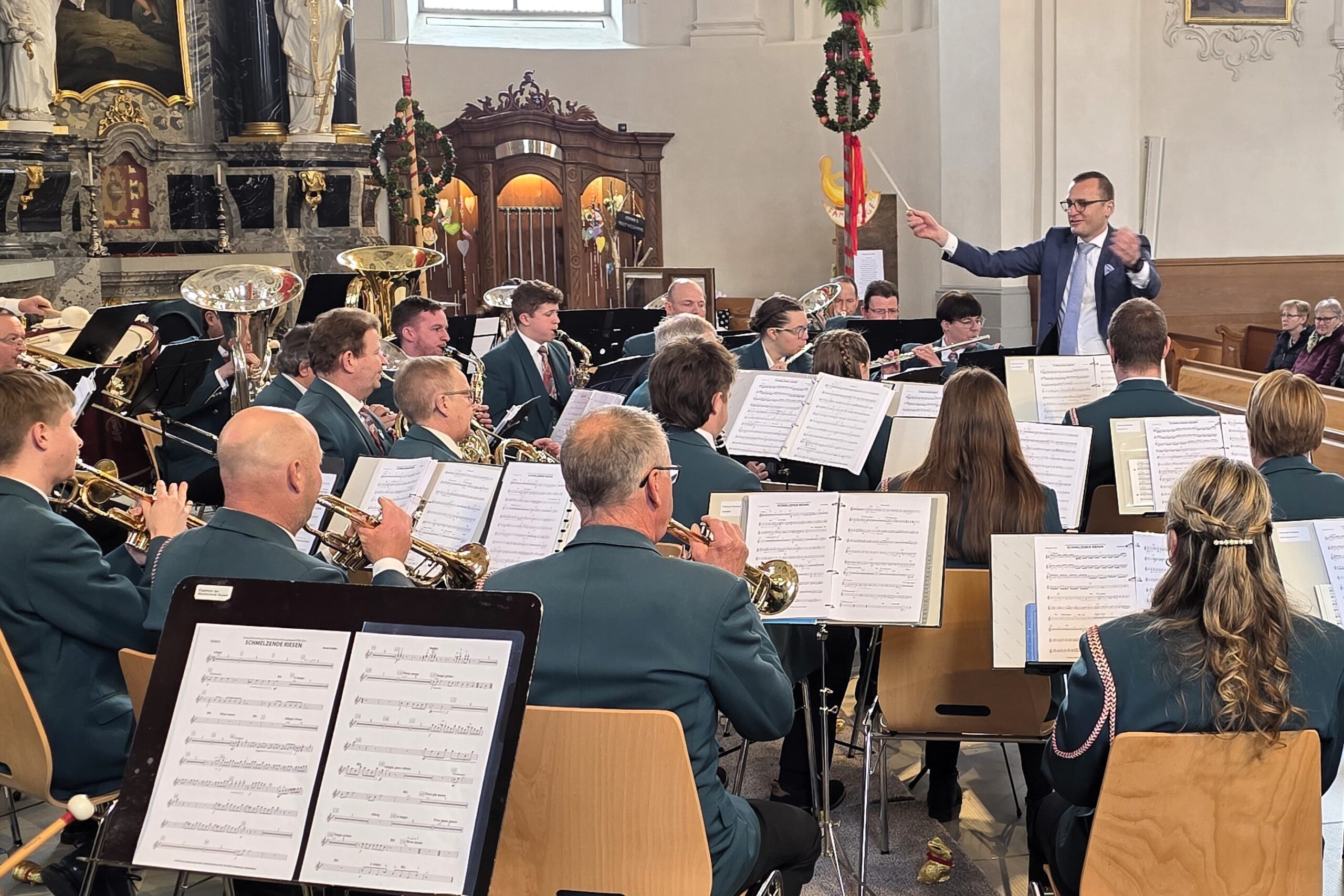 Die 35 Musikantinnen und -Musikanten der Ortsmusik Rüediswil spielen unter der Leitung von Patrick Hummel am Palmsonntag, 29. März.