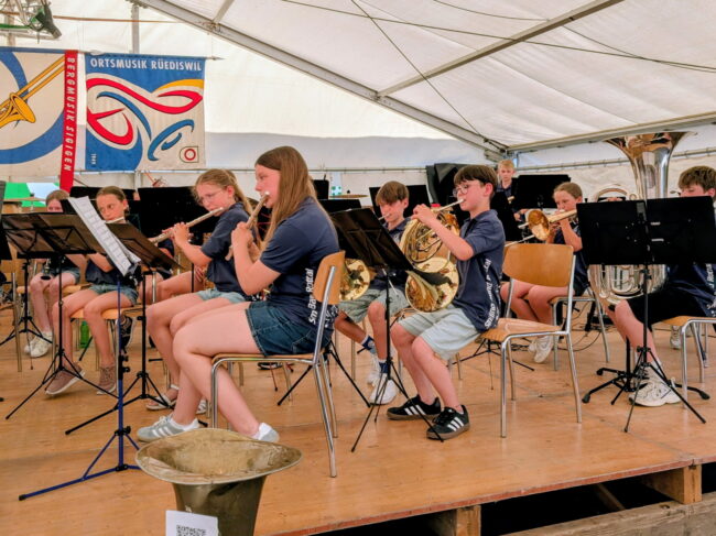 Die über 40-köpfige Smiling Band Rottal ist ein Ensemble der Musikschule Rottal.