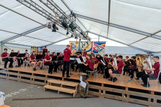 Die Jungmusik Rottal spielte unter der Leitung von Matthias Koch am Blasmusik OpenAir 2026