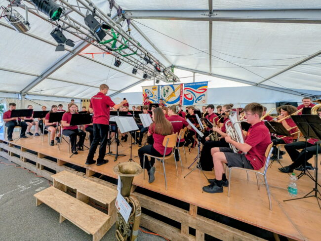Ab 18:45 Uhr zeigte die Jungmusik Rottal unter der Leitung von Matthias Koch ihr grosses Können.