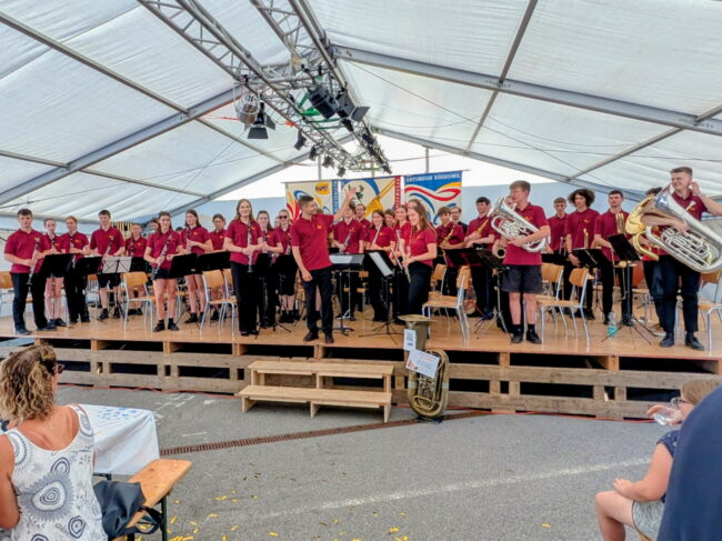 Die Jungmusik Rottal begeisterte das zahlreiche Publikum am Blasmusik OpenAir 2026.