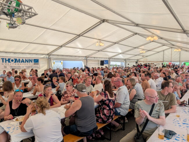 Am Musik OpenAir herrschte genossen die Leute herrlichen Klänge der Vereine.