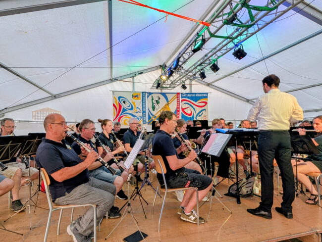 Die Bergmusik Sigigen spielte unter der musikalischen Leitung von Philippe Ugolini
