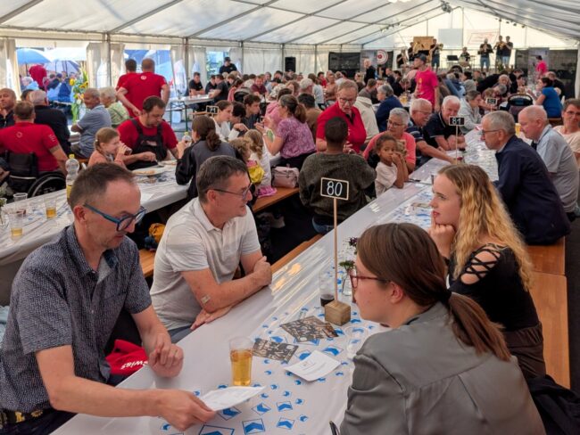 Am Freitag, 21. August führte die Ortsmusik wiederum das Fürobebier auf dem Schulhausareal Rüediswil durch.