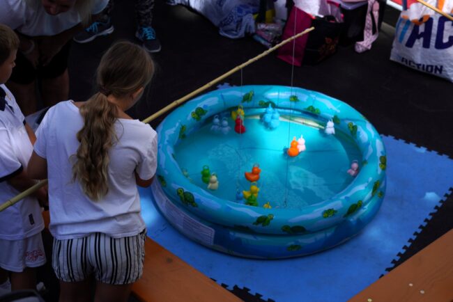 Die Spielgruppe Rüediswil organisierte das beliebte Fischen für die Kinder an der Kilbi Rüediswil.