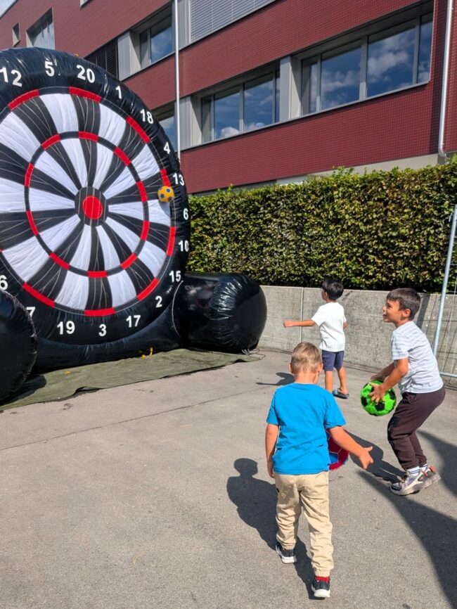 Unter den zahlreichen Gratisspielen gab es auch ein Fussball-Zielspiel an der Chibi Rüediswil 2026.