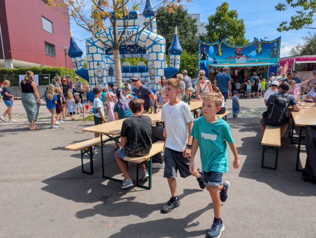 Am Kilbisonntag, 23 August waren wiederum zahlreiche Stände auf dem Schulhausplatz Rüediswil und boten Attraktionen an.